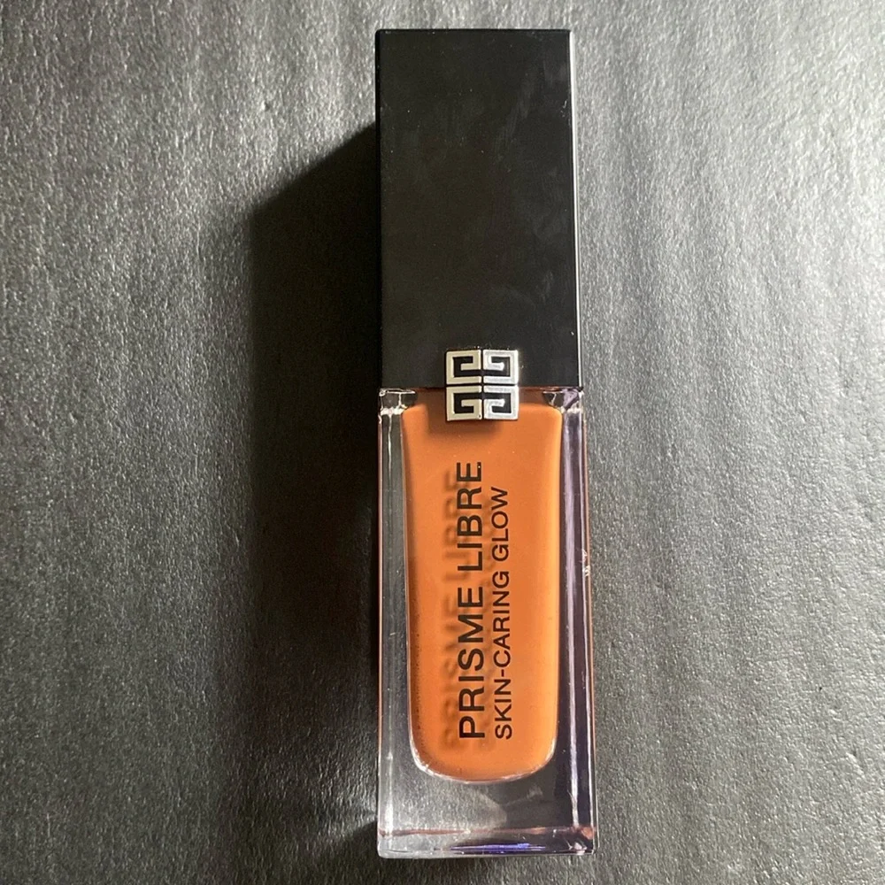 Givenchy Prisme‎ Libre Skin-Caring Glow Foundation 24H Hydration, 6-N480, NWOB